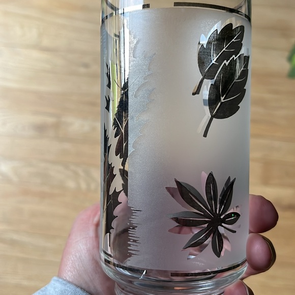 Set of 4 vintage Libbey frosted leaf tumblers 3 5.5 inches tall 1 4.5 inches - Picture 12 of 12